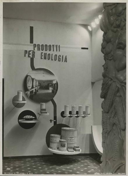 Milano - Fiera campionaria del 1939 - Padiglione Montecatini - Sala prodotti chimici per l'agricoltura - Prodotti per l'enologia