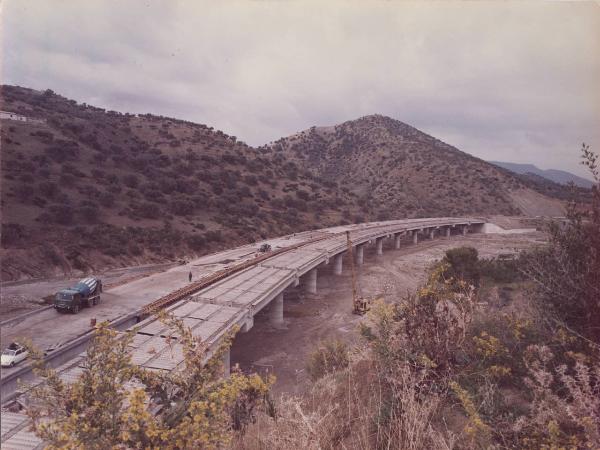Sicilia - Incas Bonna - Autostrada Palermo-Catania - Viadotto sul fiume Imera in costruzione - Cantiere