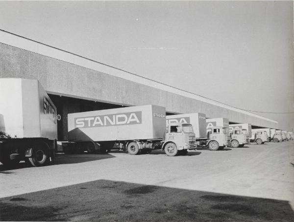 Cusago - Standa - Centro distribuzione - Area carico e scarico - TIR