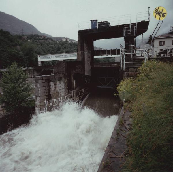 Valle Camonica - Centrale idroelettrica di Cedegolo - Opera di presa sul fiume Oglio - Canale di restituzione