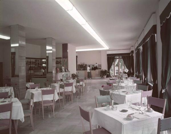 Cervia - Hotel Excelsior - Sala ristorante - Vernice Ducotone per interni