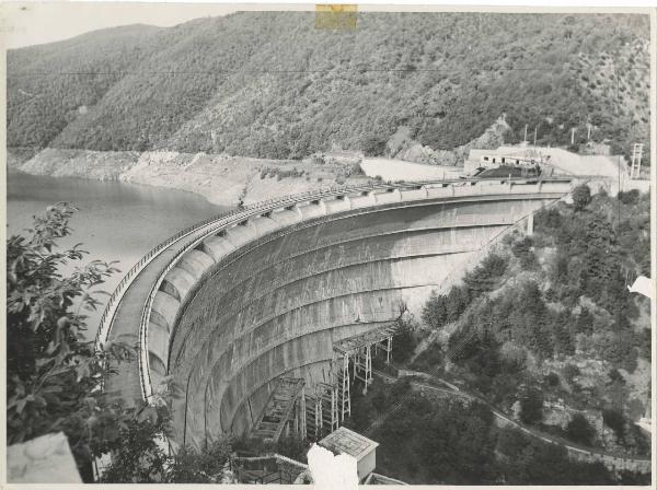 Osiglia - Acciaierie e Ferriere Lombarde Falck - Impianto idroelettrico di Cairo Montenotte - Diga Osiglietta - Veduta in sponda destra