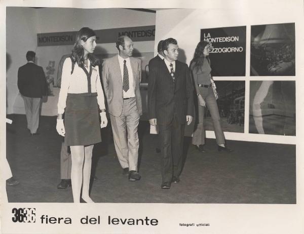 Bari - Fiera del Levante del 1972 - Padiglione Montedison - Visita autorità - Borisav Jovic e Miso Pavicevic