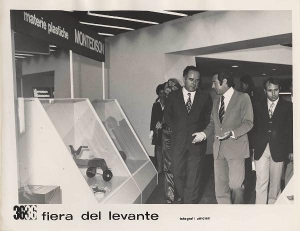 Bari - Fiera del Levante del 1972 - Padiglione Montedison - Visita autorità - Pier Luigi Romita - Materie plastiche