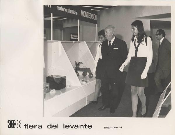 Bari - Fiera del Levante del 1972 - Padiglione Montedison - Visita autorità - Paolo Emilio Taviani - Materie plastiche