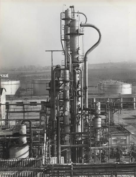 Viguzzolo - ROL (Raffineria olii lubrificanti) Spa - Torri di distillazione atmosferica e sottovuoto
