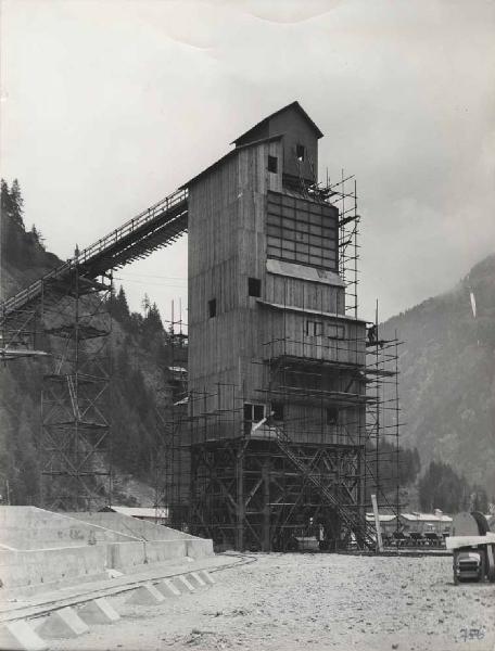 Teglio - Acciaierie e Ferriere Lombarde Falck - Impianto idroelettrico di Ganda - Diga di Frera - Costruzione dell'impianto di stoccaggio inerti
