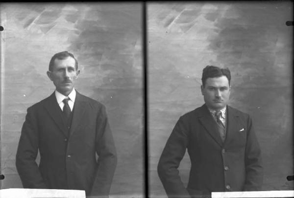 Uomo - ritratto - mezzo busto [committenza Fascisti di Sannazzaro de Burgondi - Gatti Ercole] [a destra]
Uomo - ritratto - mezzo busto [committenza Fascisti di Sannazzaro de Burgondi - Morgantini Luigi] [a sinistra]