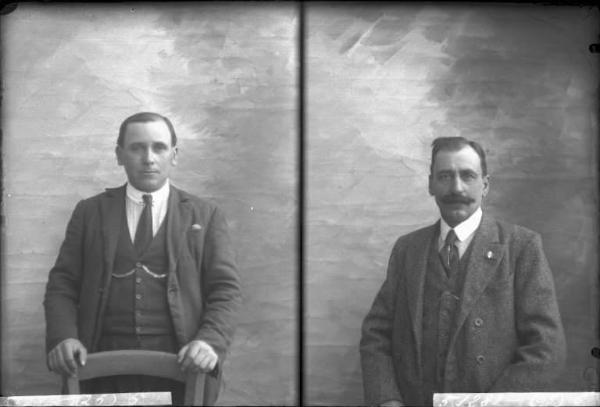 Uomo - ritratto - mezzo busto [committenza Fascisti di Sannazzaro de Burgondi - Guassora Domenico] [a destra]
Uomo - ritratto - mezzo busto [committenza Fascisti di Sannazzaro de Burgondi - Sozzè Candido] [a sinistra]
