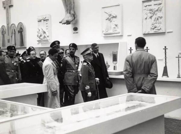 Giuseppe Bottai - Visita a un museo con il re Vittorio Emanuele