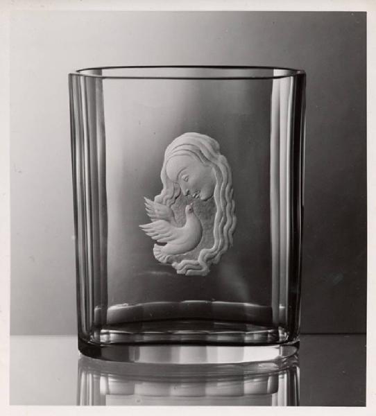 V Triennale - Arti decorative e industriali - Mostre estere - Svezia - Vaso in cristallo Orrefors inciso, "Colomba" di John Carlsson