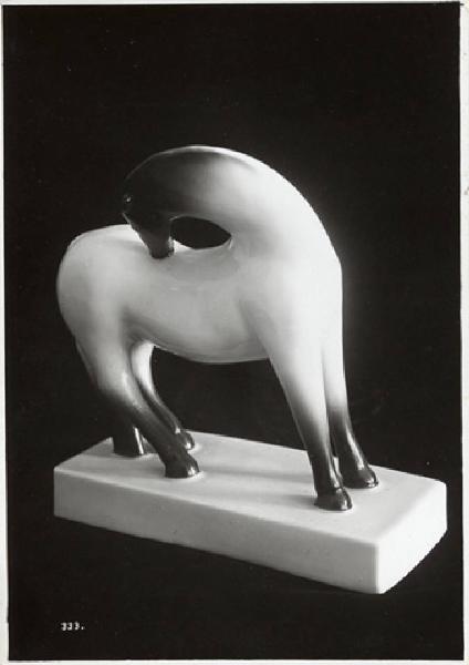 V Triennale - Arti decorative e industriali - Sala dell'E.N.A.P.I. - Ceramica - Cavallo in ceramica di Francesco Di Cocco