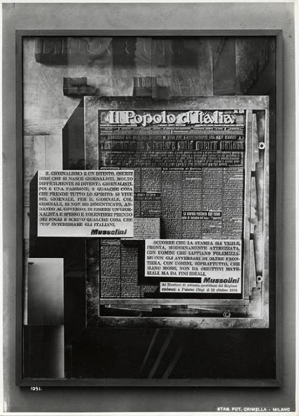 V Triennale - Mostre nel parco - Padiglione della stampa - Stampa italiana contemporanea - Manifesto alla parete d'ingresso