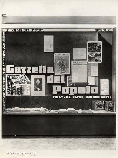 V Triennale - Mostre nel parco - Padiglione della stampa - Stampa italiana contemporanea - Vetrina della "Gazzetta del popolo"