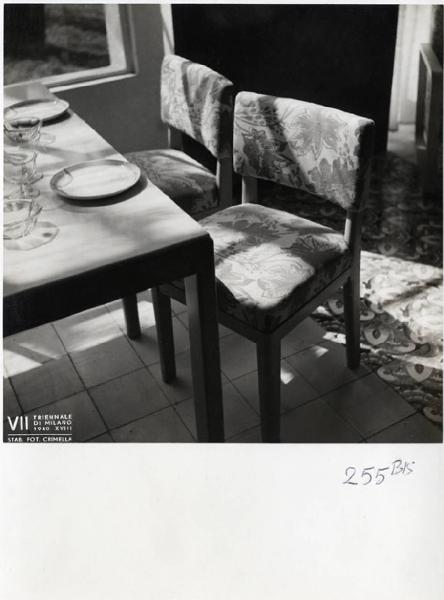 VII Triennale - Mostra dei criteri della casa d'oggi - Locale di soggiorno pranzo di Piero Bottoni
