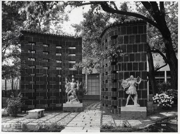 VII Triennale - Sezione del giardino - Seconda zona - Sculture "Atteone" e "Diana" di Angelo Biancini