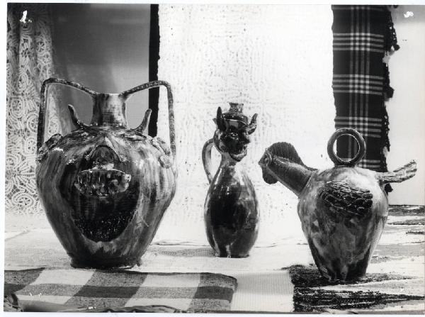 XI Triennale - Mostra delle Produzioni popolari italiane - Scomparto della Calabria - Vasi di terracotta