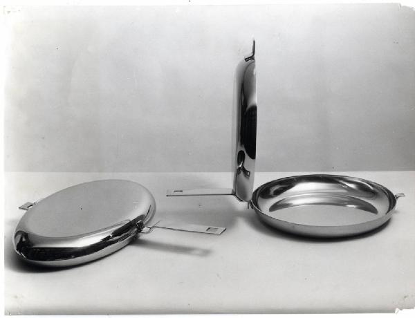 XI Triennale - Mostra delle Produzioni d'arte - Sezione dei metalli - Padelle in acciaio - Roberto Sambonet