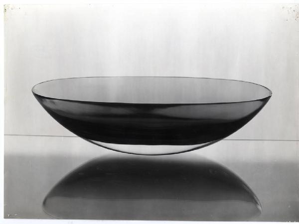 XI Triennale - Mostra delle Produzioni d'arte - Sezione del vetro - Coppa in vetro colorato