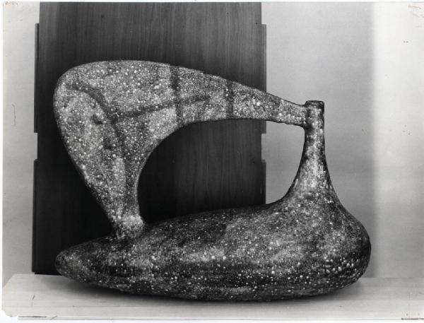 XI Triennale - Mostra delle Produzioni d'arte - Sezione della Ceramica - Vaso in ceramica - Guido Gambone
