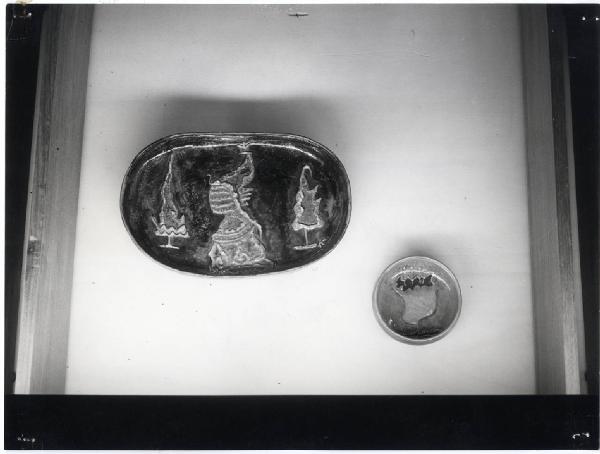 XI Triennale - Mostra delle Produzioni d'arte - Sezione della Ceramica - Piatti in ceramica smaltata e riflessata - Pietro Melandri