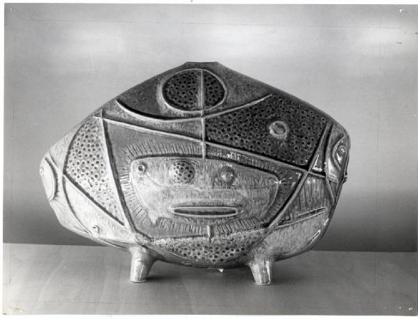 XI Triennale - Mostra delle Produzioni d'arte - Sezione della Ceramica - Vaso a forma di pesce