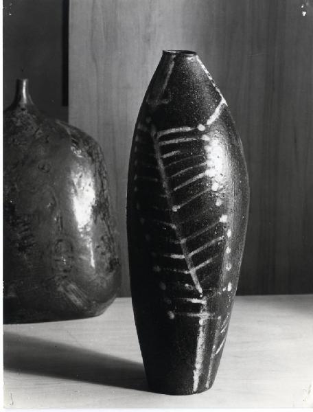 XI Triennale - Mostra delle Produzioni d'arte - Sezione della Ceramica - Vaso di ceramica - Carlo Zauli