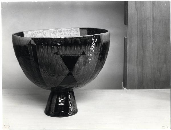 XI Triennale - Mostra delle Produzioni d'arte - Sezione della Ceramica - Coppa semisferica - Rolando Hettner