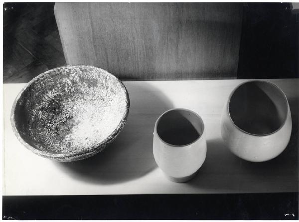XI Triennale - Mostra delle Produzioni d'arte - Sezione della Ceramica - Ciotola e vasi in ceramica