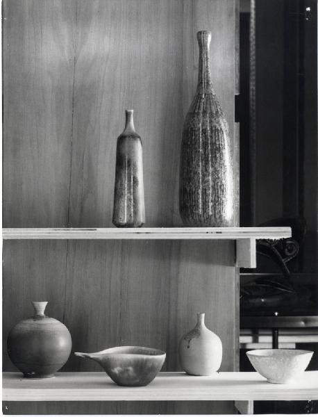 XI Triennale - Mostra delle Produzioni d'arte - Sezione della Ceramica - Bottiglie vasi e ciotole