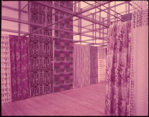 XI Triennale - Padiglione dei tessuti - Mostra delle Produzioni d'arte - Sezione dei tessuti