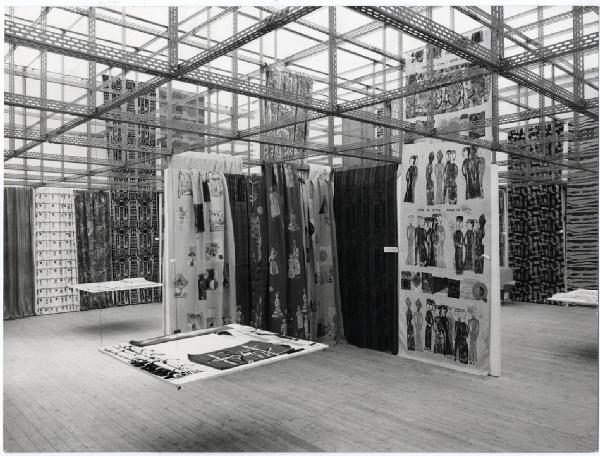 XI Triennale - Padiglione dei tessuti - Mostra delle Produzioni d'arte - Sezione dei tessuti - Personale di Irene Kowaliska