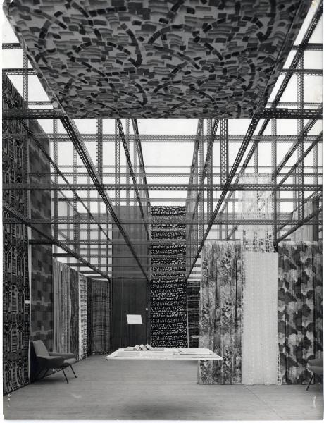 XI Triennale - Padiglione dei tessuti - Mostra delle Produzioni d'arte - Sezione dei tessuti