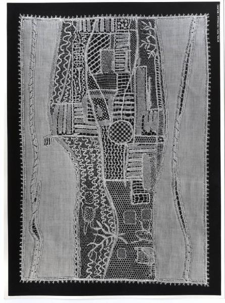 XI Triennale - Mostra delle Produzioni d'arte - Sezione dei pizzi, ricami, alabastri - Striscia in merletto a tombolo e organdis - Leonardo Spreafico