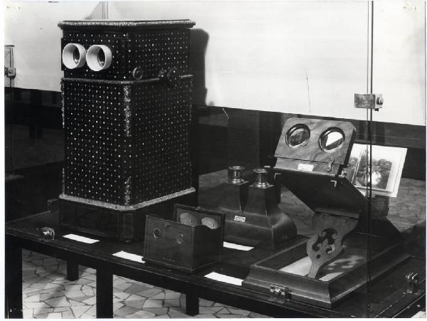 XI Triennale - Mostra storica internazionale della fotografia - Antichi strumenti ottici