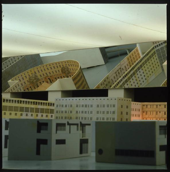 XVII Triennale - Le cittÃ  del mondo e il futuro delle metropoli - Oltre la cittÃ  la metropoli - Architettura (il progetto fra composizione e frammento)