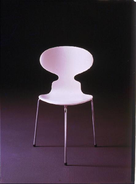 XVIII Triennale - Partecipazioni internazionali - Danimarca. Design danese: ricchezza e semplicità - Arne Jacobsen, Sedia "la formica"