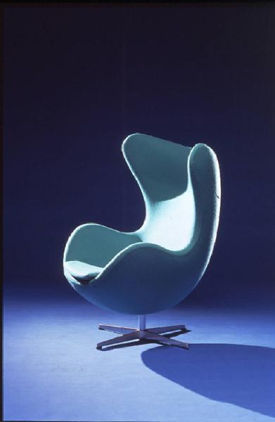 XVIII Triennale - Partecipazioni internazionali - Danimarca. Design danese: ricchezza e semplicità - Arne Jacobsen, Sedia "the Egg"