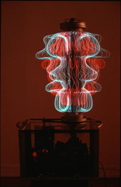 XVIII Triennale - Partecipazioni internazionali - Stati Uniti d'America. The School of the Art Institute of Chicago - Dan Cayer, "Vita del tempo", Neon su motore rotante