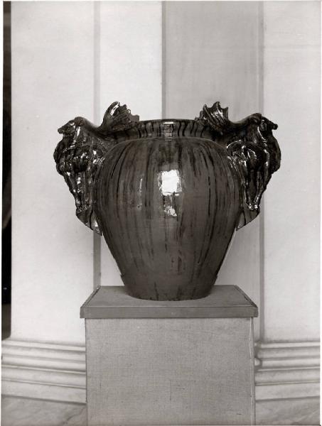 II Biennale - Sezione campana - Vaso in ceramica
