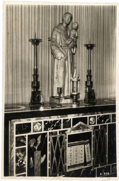 IV Triennale - Mostra di arte sacra - Statua in legno di Sant'Antonio di Salvatore Saponaro, candelieri, calice e ostensorio di Ottavio Cabiati