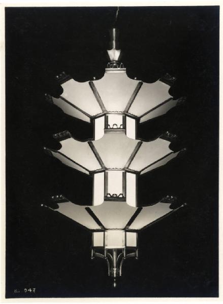 IV Triennale - Galleria dell'illuminazione - Lampadario della ditta Italo Carlotti su disegno di Emilio Lancia