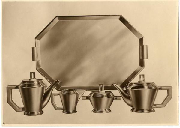 IV Triennale - Galleria dei metalli - Disegno di servizio da tè e caffè in argento di Mario Cereghini