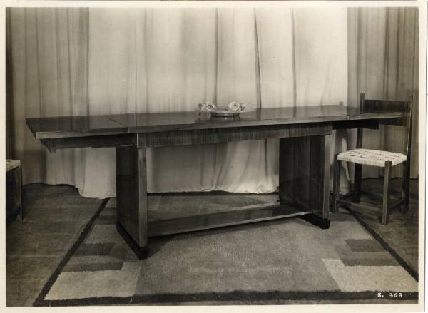 IV Triennale - II Galleria dell'arredamento - Tavolo della sala da pranzo di Gino Maggioni
