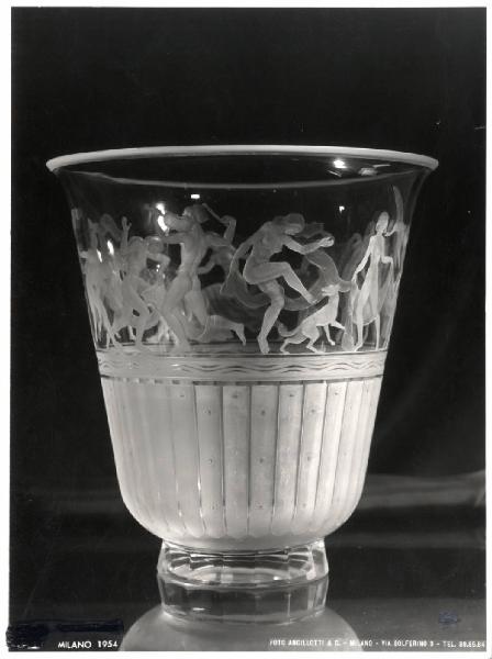 X Triennale - Salone d'onore. I trent'anni della Triennale 1924-54 - Vaso di cristallo di Simon Gate