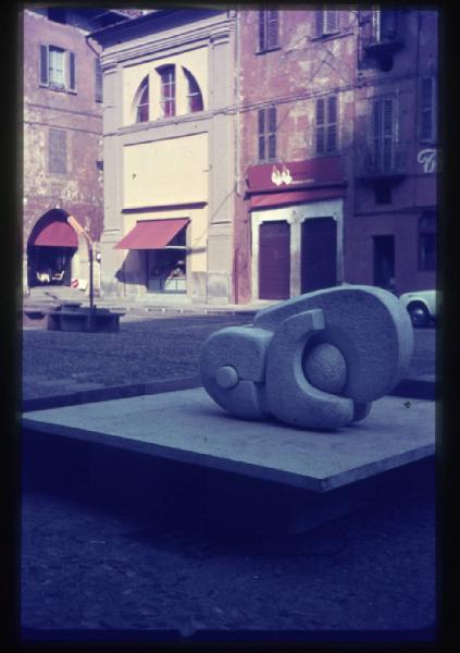 XIV Triennale - Interventi nel centro storico di Pavia - Opere d'arte - Scultura