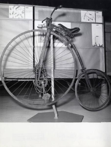 IX Triennale - Mostre temporanee - Mostra didattica sull'evoluzione della bicicletta - Bicicletta d'epoca in metallo