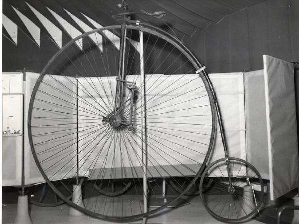 IX Triennale - Mostre temporanee - Mostra didattica sull'evoluzione della bicicletta - Bicicletta d'epoca in metallo