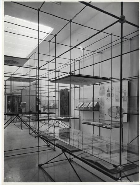 IX Triennale - Studi sulle proporzioni - Pannelli fotografici e vetrine con libri antichi - Francesco Gnecchi-Ruscone