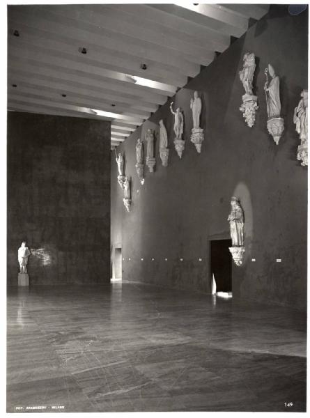 IX Triennale - Mostra dei concorsi del Duomo e Mostra d'arte sacra - Salone d'onore - Statue per le guglie